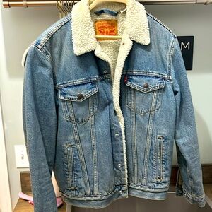 Levi’s Sherpa trucker jacket (M)